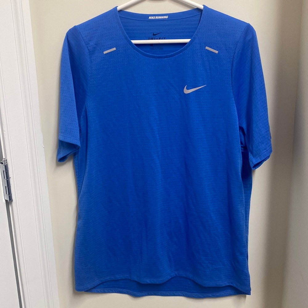 Nike men’s dry fit shirt size medium EEUC